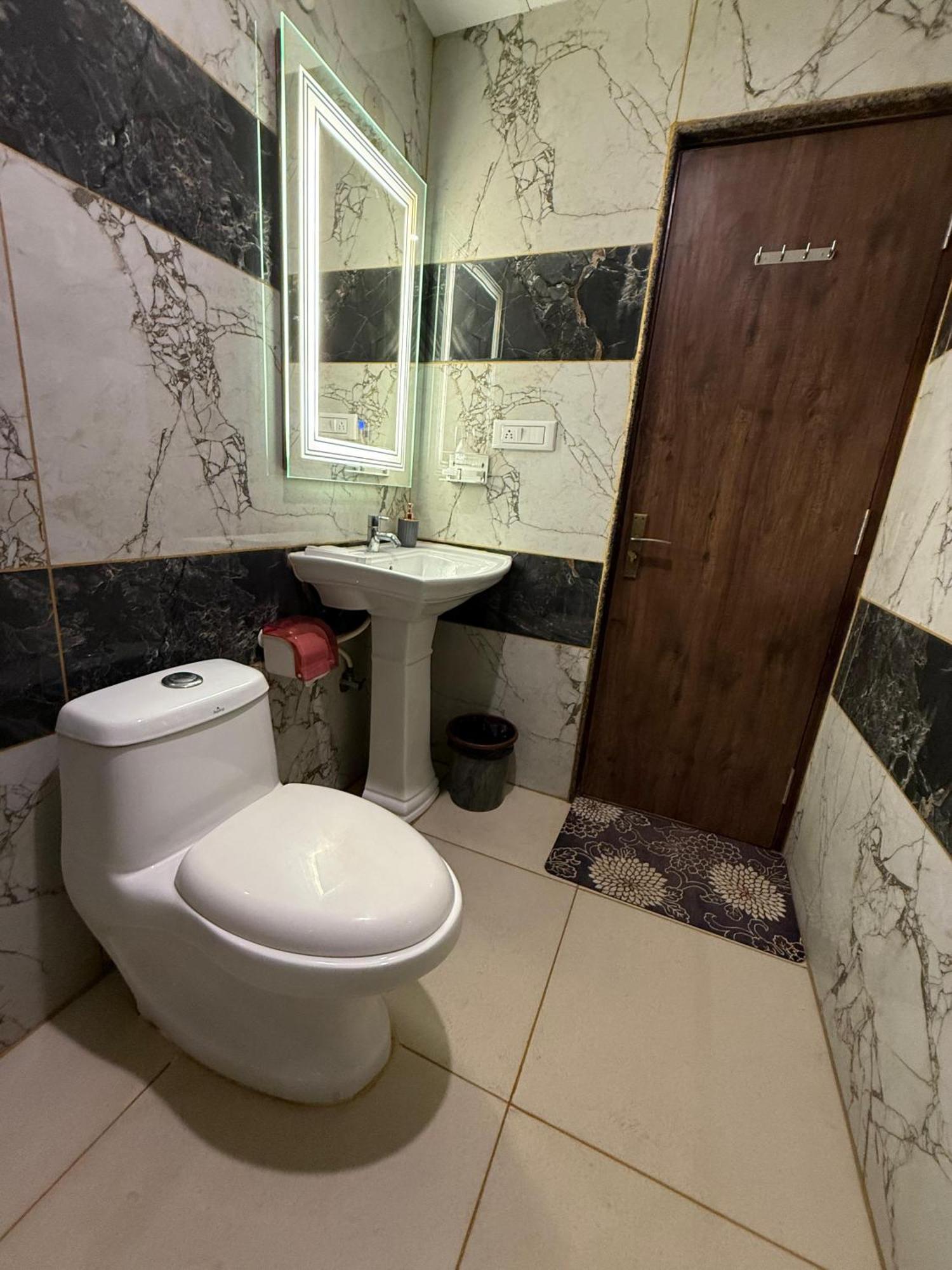Hotel Lg Suites Bangalore Dış mekan fotoğraf